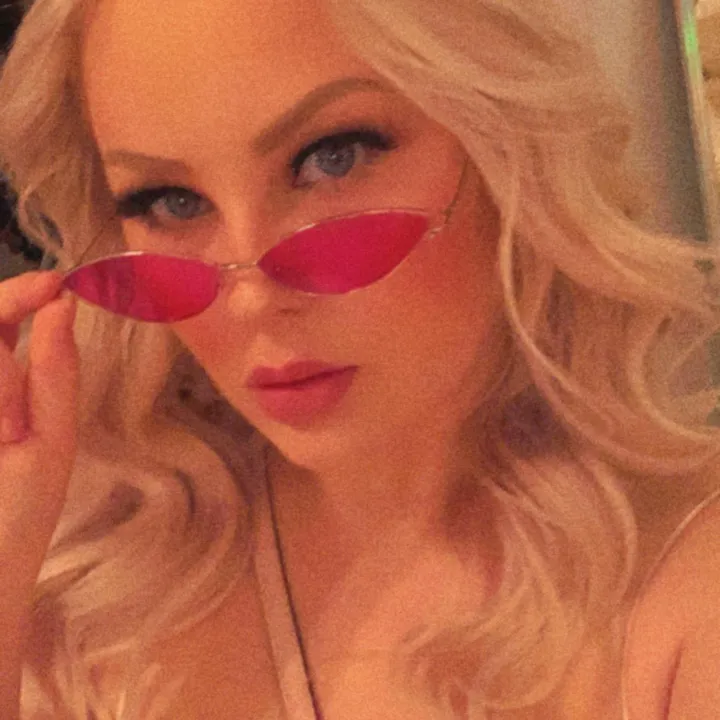 @thebubbblyblonde