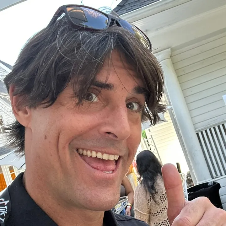 @comedy.carlson