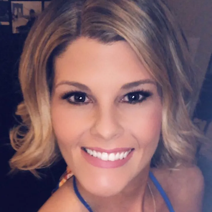 @hollybear3882
