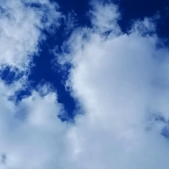 cloudsaresopretty - Originalton - https.aigenerated