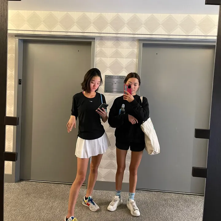 @selleb.sisters