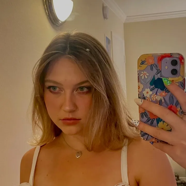 @caroraline