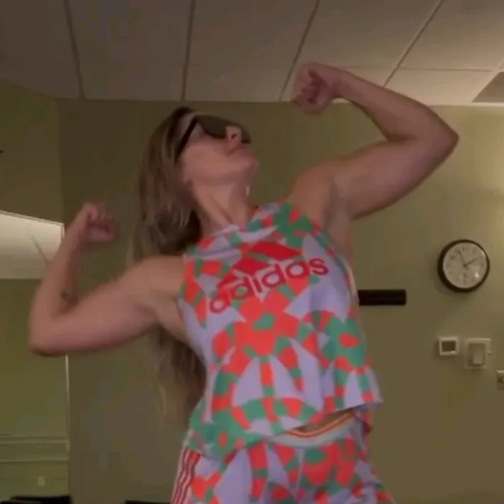 @yourmomliftsbro