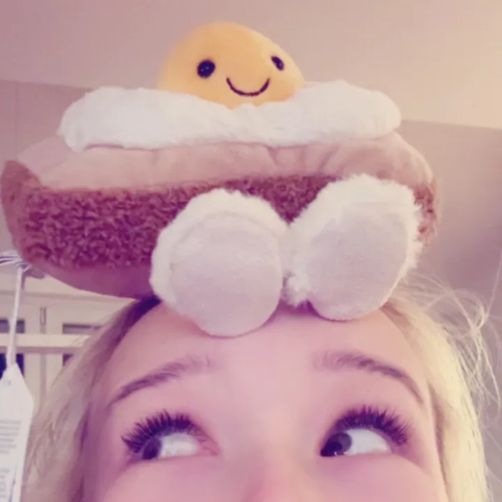@juliaheloo