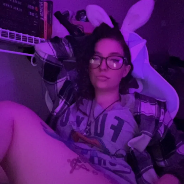 @squishyybunnyy