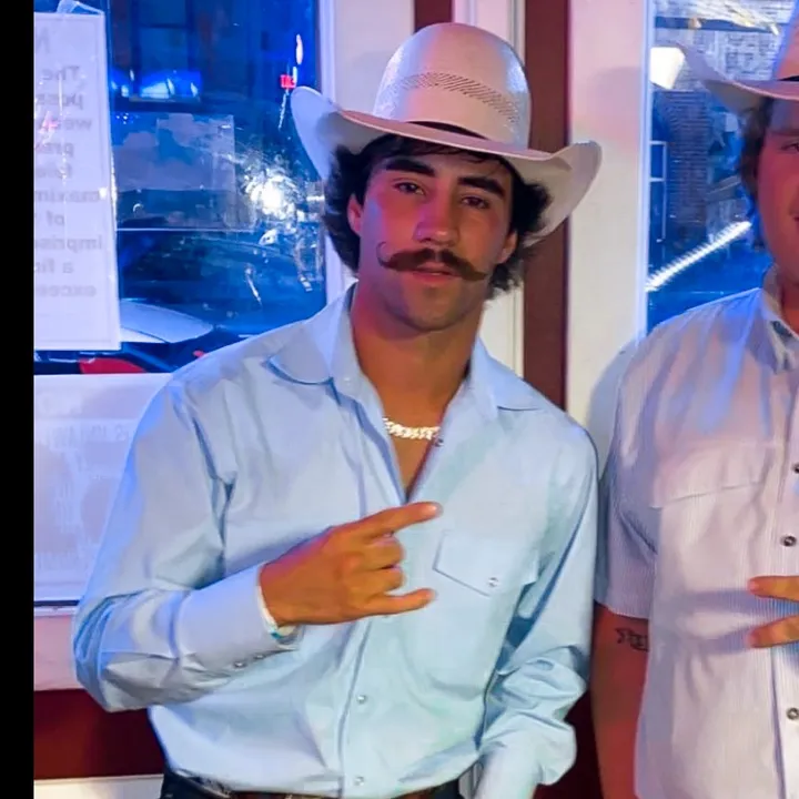 mustache_man2