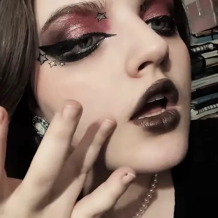 makeup_show_horror_tell