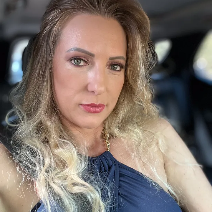 Faby Monteiro (@fabythemommy) - Urlebird