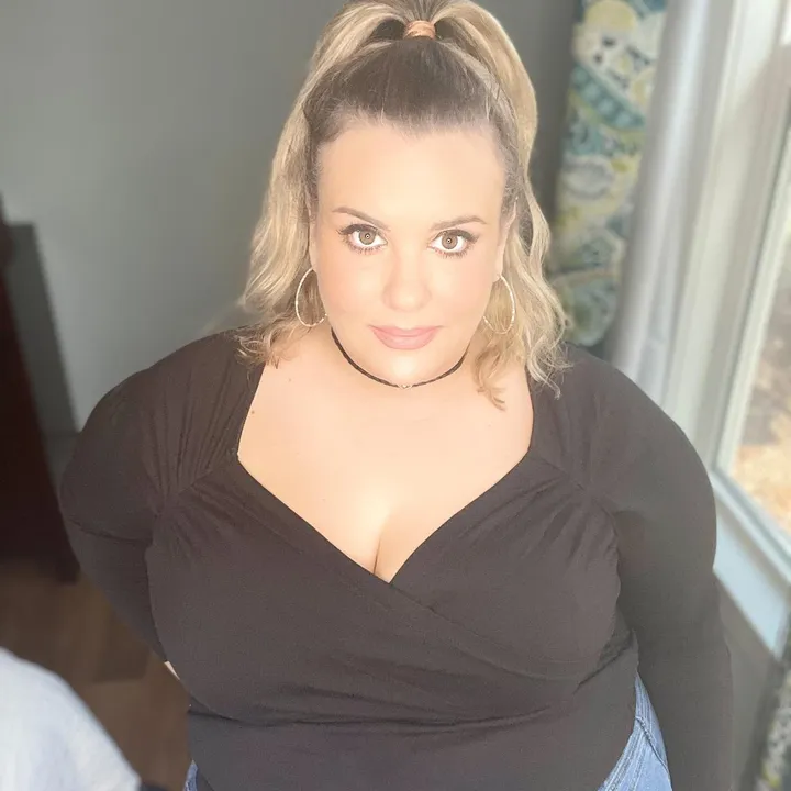 @greeneyes_andthickthighs