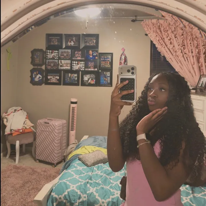@xxclusiveadri