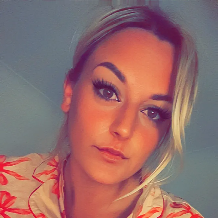 @calleyanne
