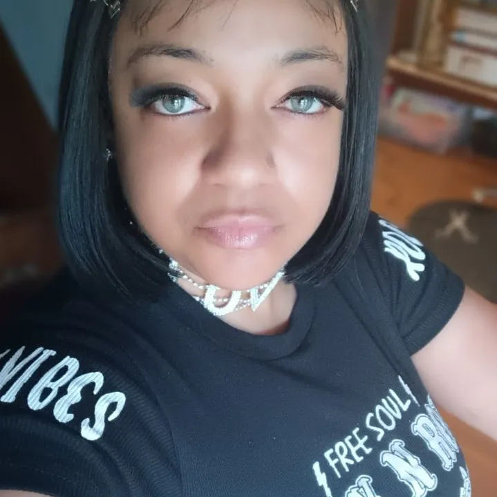 @nikkiegreeneyez