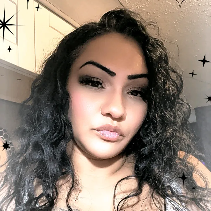 @nikkileos