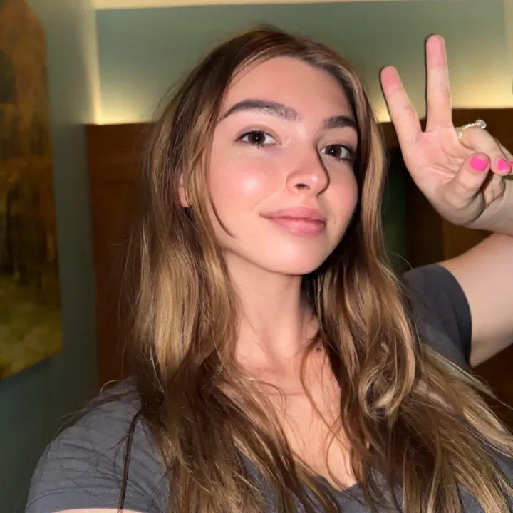 @carleycakeee
