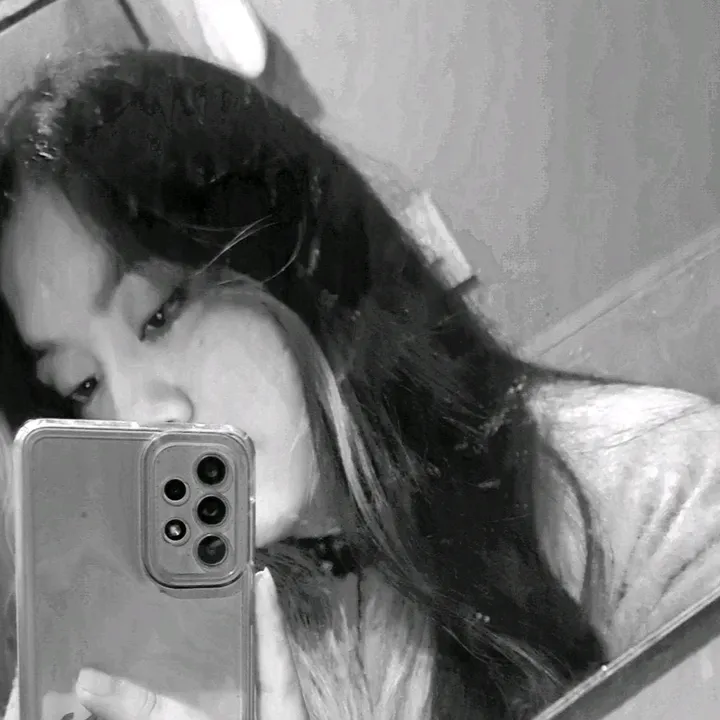 girl_sunflowers