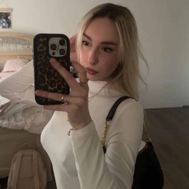 gloriavrajolli