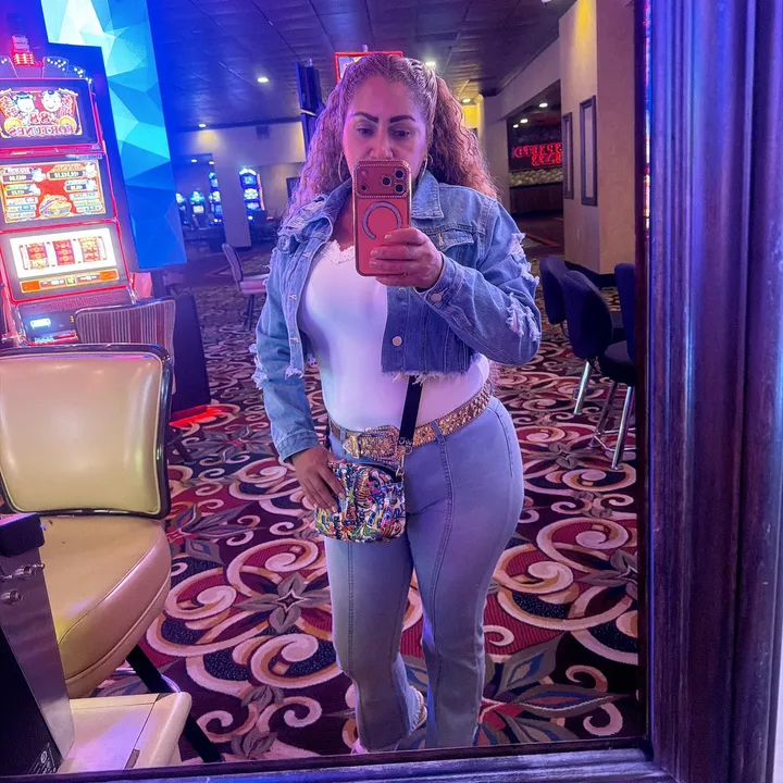 @selisferrer