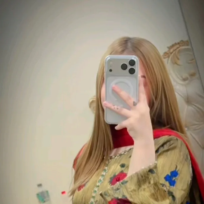 @laila_gullab_lg