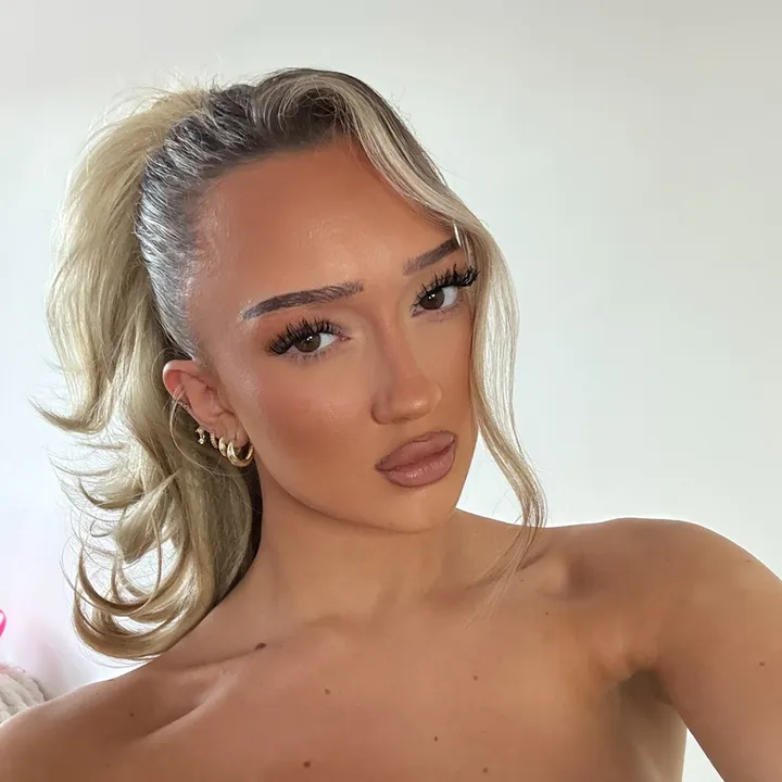 @livhowellll