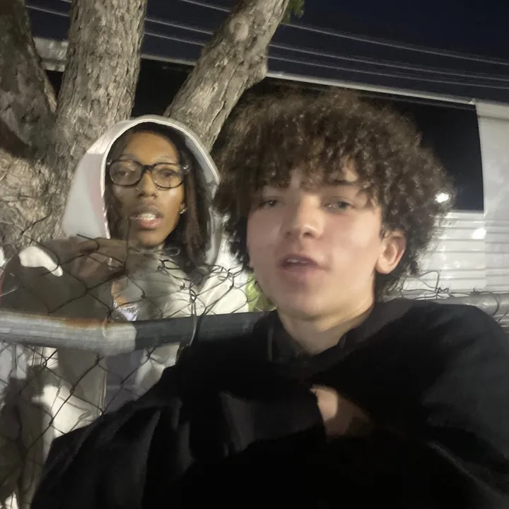 @offwhitegabeirl