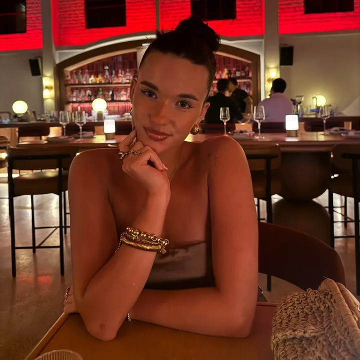 @annaryanx