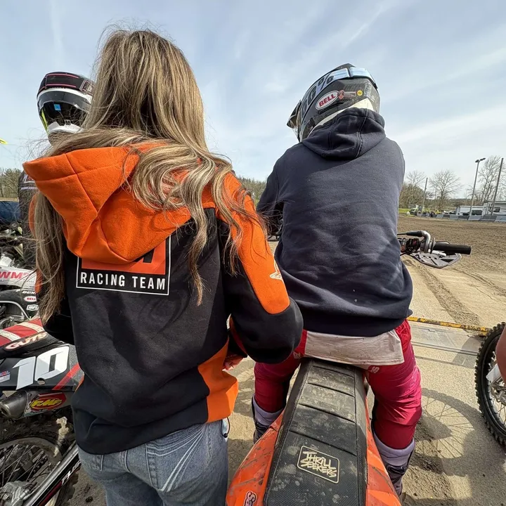 @taylon.likes.moto