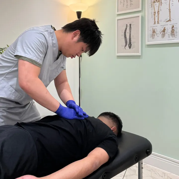 @chiro_couple