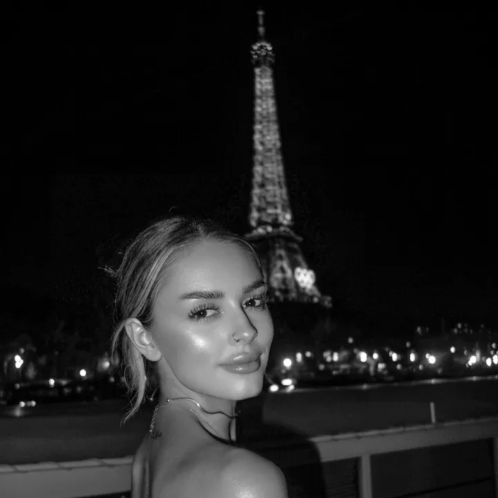 @checkedinwithleslie