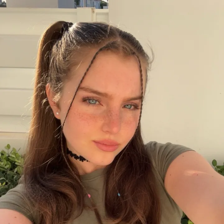 zoe101anddone (@zoenewontok) - Urlebird