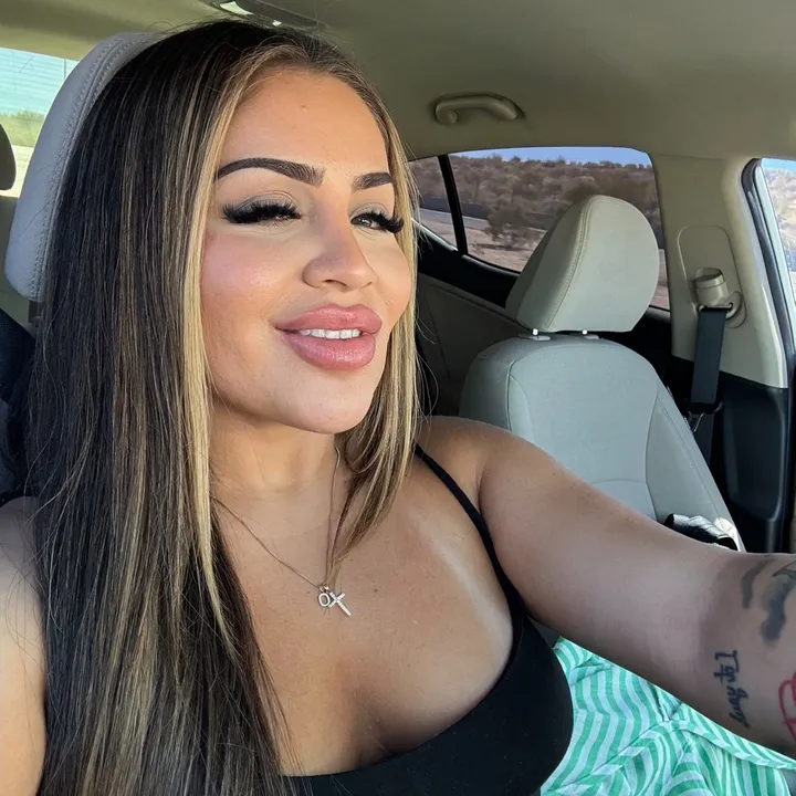 @kayliveee
