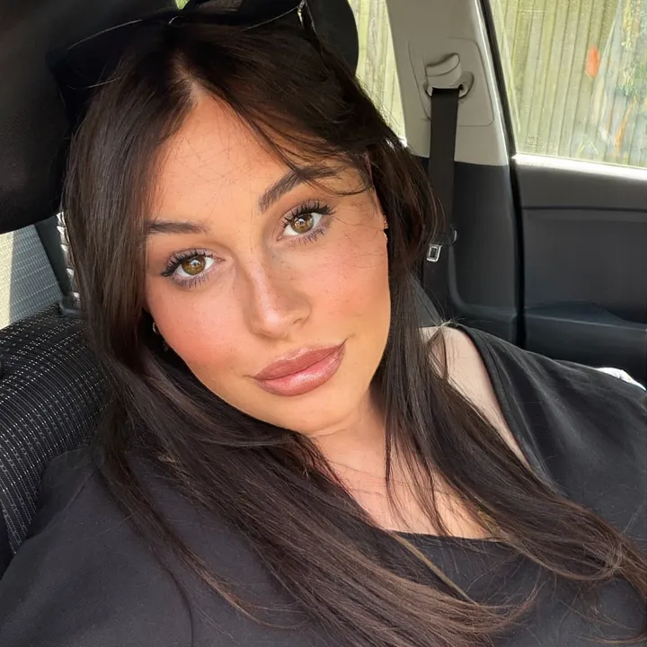 @keepingupwithkarla_