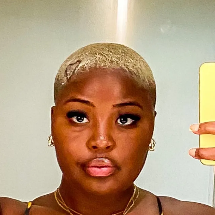 @thatbaldheadblondegirl