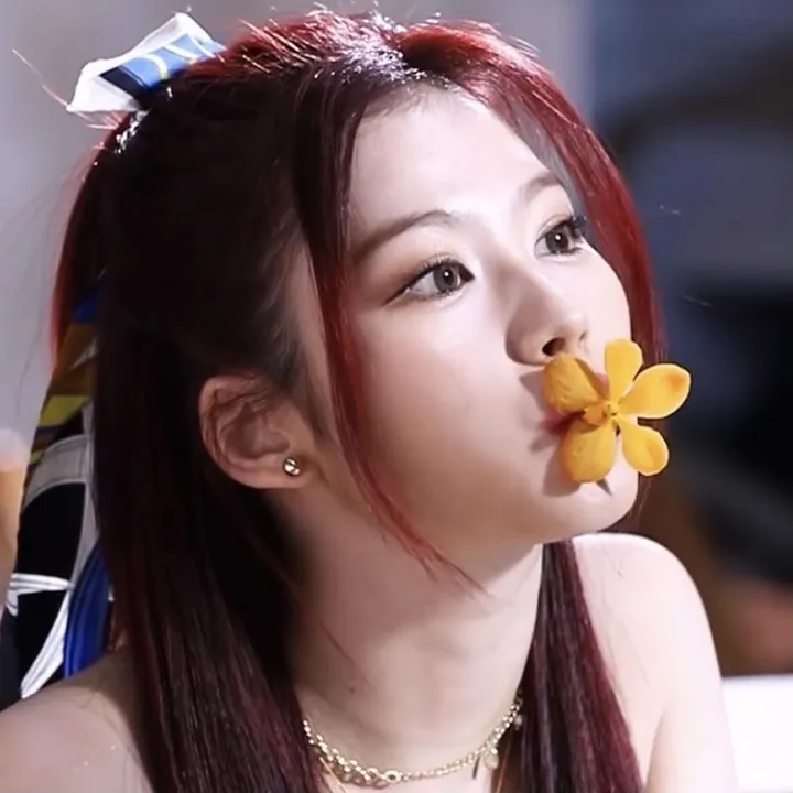 @hyunniin_