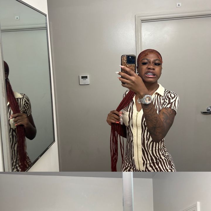 👩🏾‍❤️‍💋‍👩🏽 - original sound