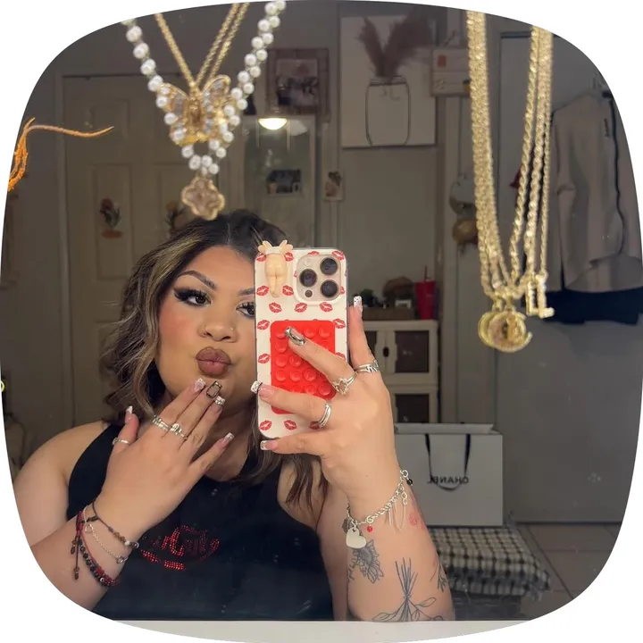 @imvanessaluna
