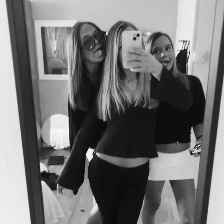 ELLIE - Hellooo
