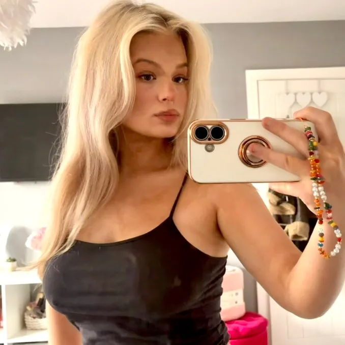 sophie_wallis_