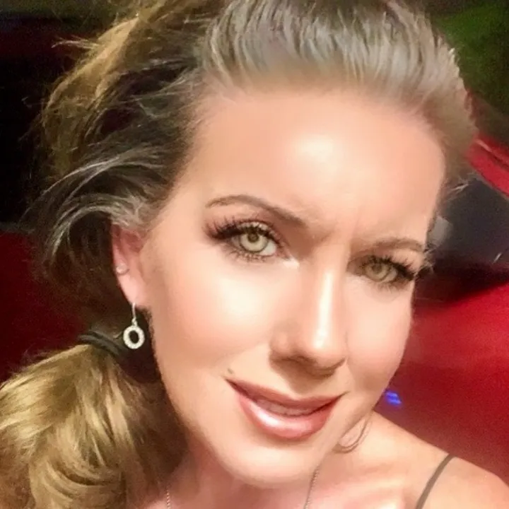 @crebecca7777