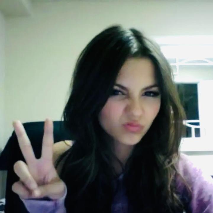 victoriousthrowbacks - suara asli
