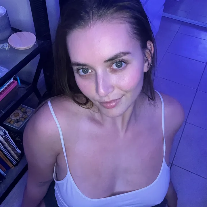 Erika Kay💋 (@erikakaysensuality) - Urlebird