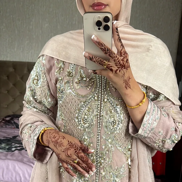 mehndibyaminahr1