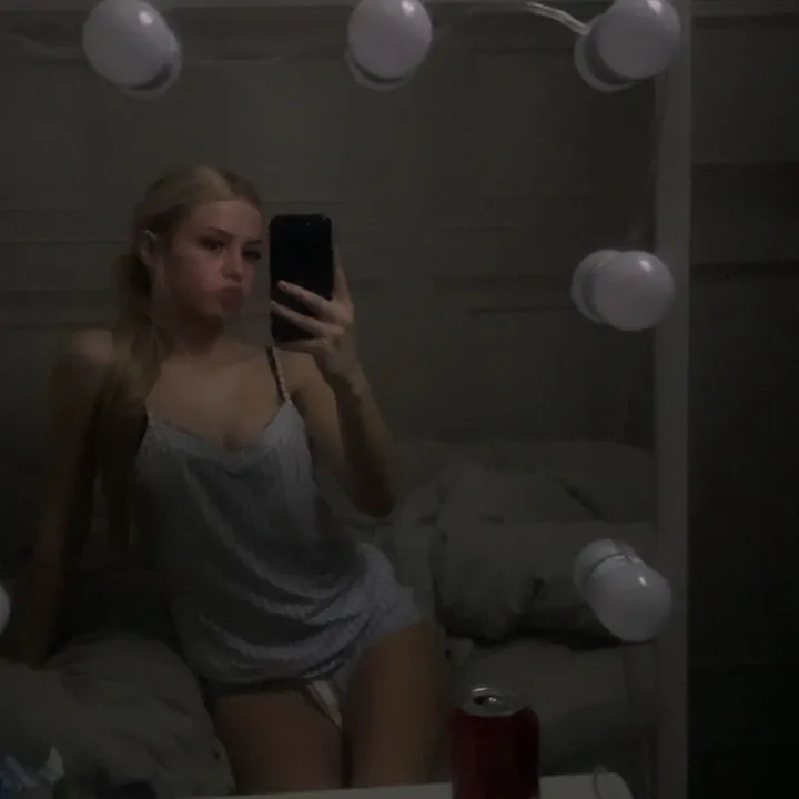 ellieblack_26