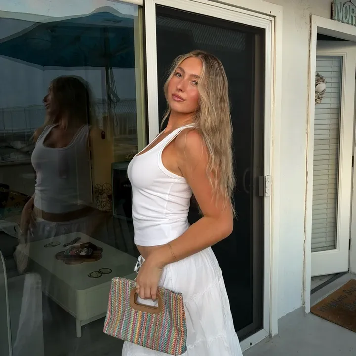 nicoleee271