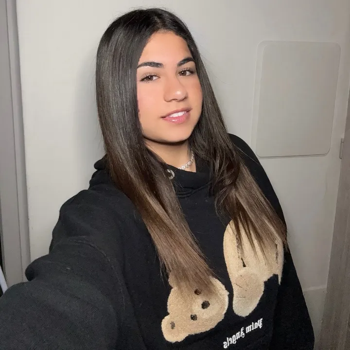 laura_verde