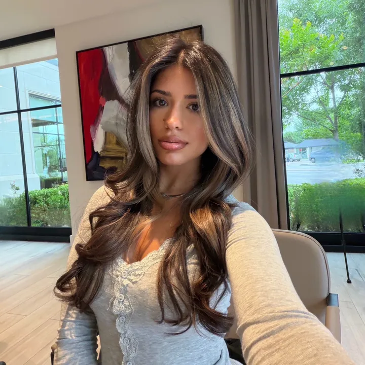 chloe_elder