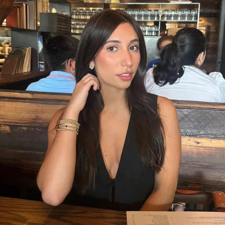 chloe_acra