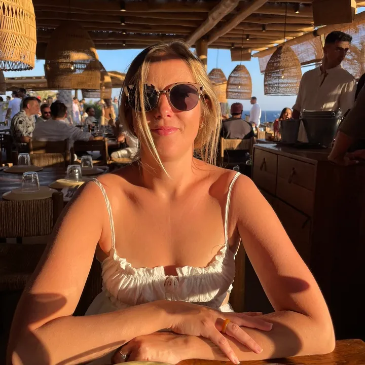 @anniepawlowicz