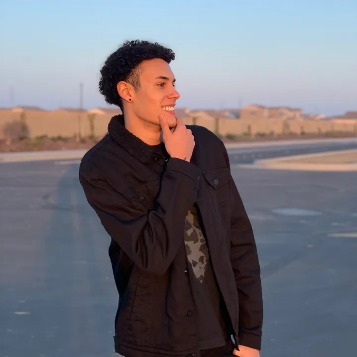 @chrisbucketz