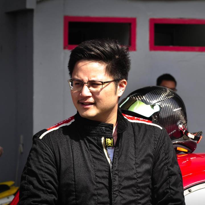 adrian.j.paruntu