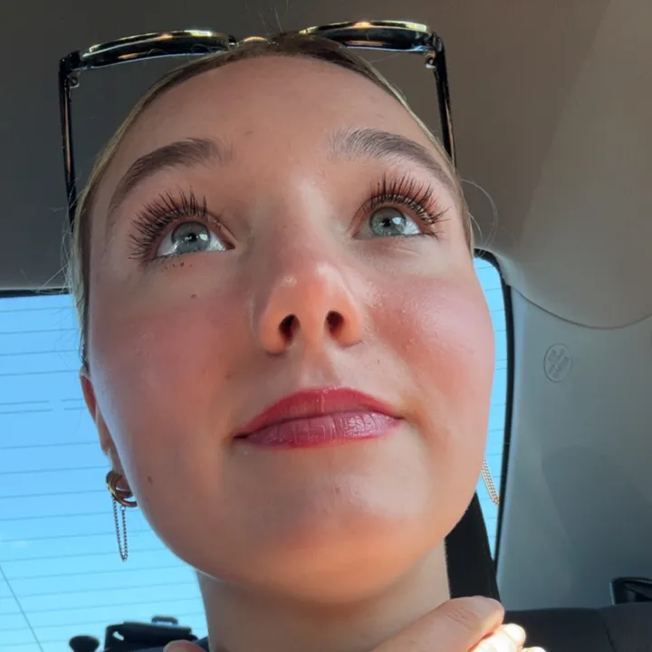 @whosjulianamae